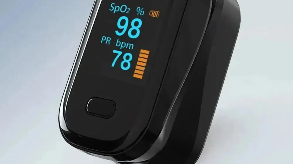 Professional Fingertip Pulse Oximeter SpO₂ with OLED Display & Heart Rate Monitor – Pulse Oximeter vs Smartwatch vs Chest Strap: What Does Each Measure? | Zack Fitness