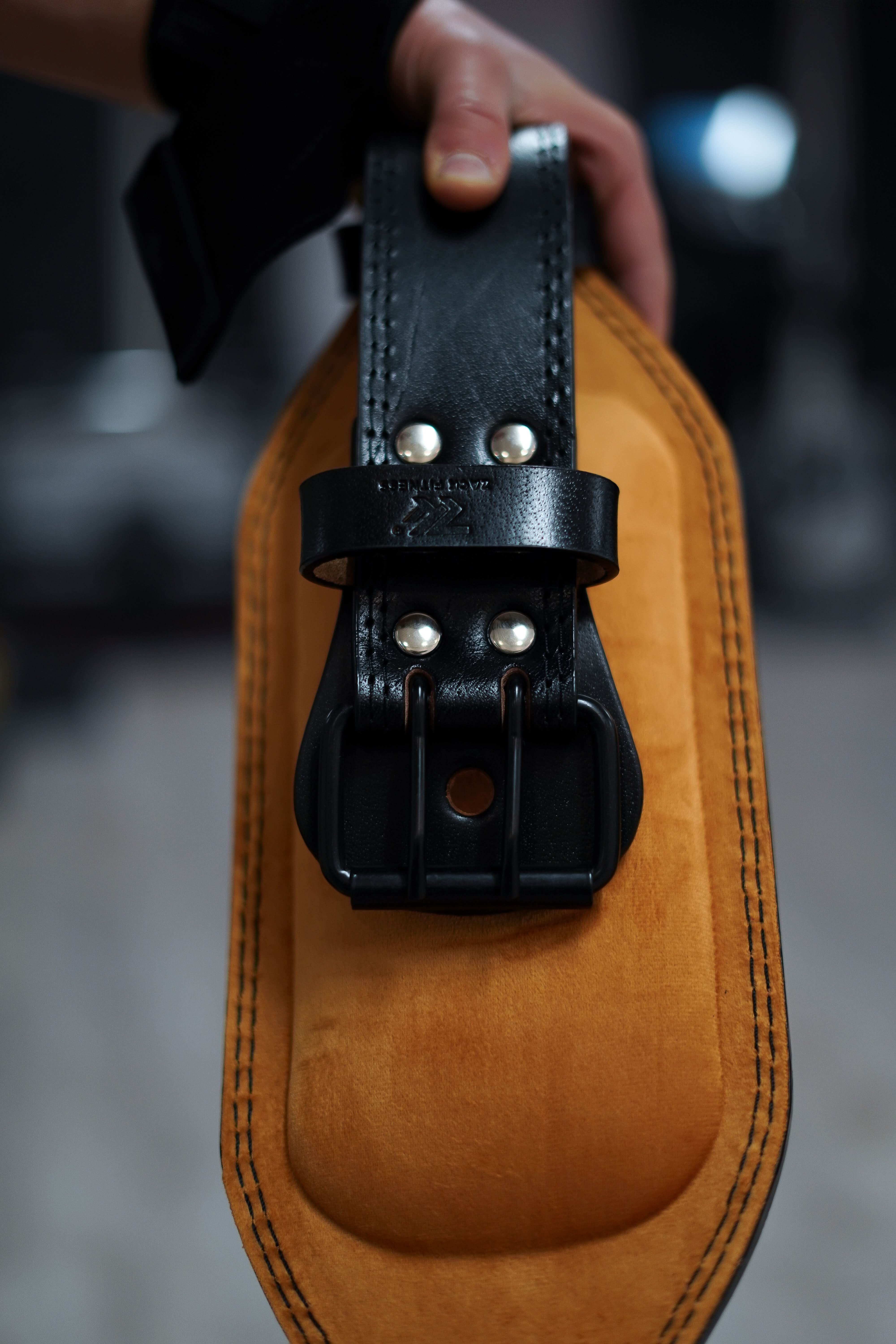 weightlifting belt suitable for gym and home gym strength training sessions