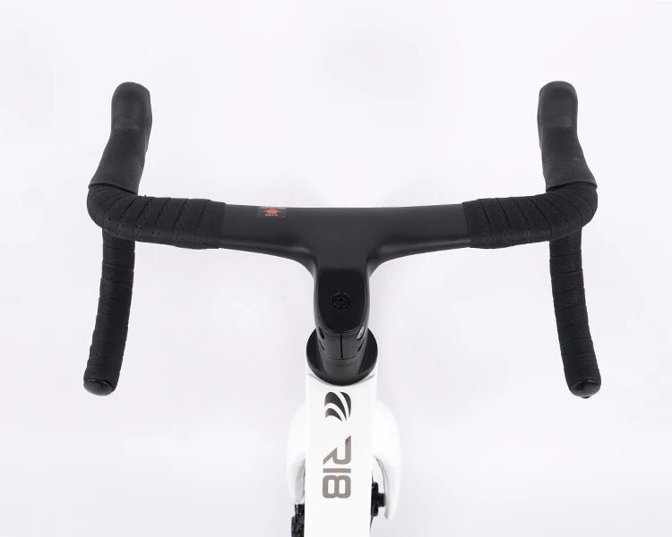 Hydraulic disc brake system on carbon road racing bike with thru axle wheel setup