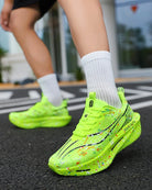 speed training running shoes with integrated carbon plate