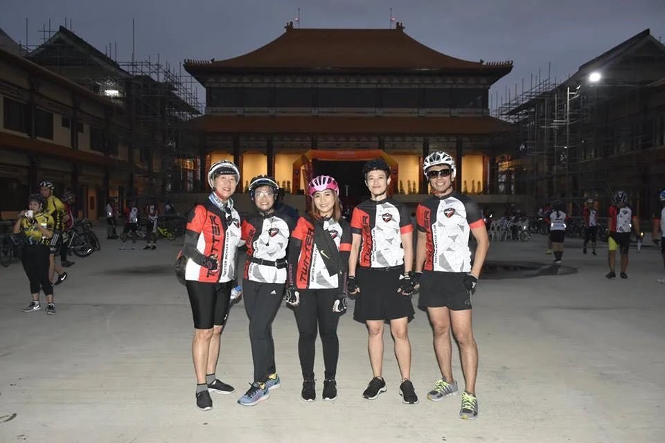 Deep section carbon wheels on ultralight road racing bike designed for aerodynamic efficiency
